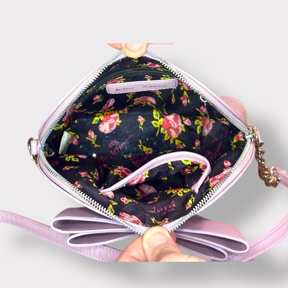 Betsey Johnson Lavender Pink Crossbody Bag with Bow - Picture 3 of 4